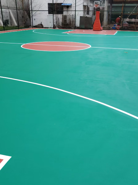 松柏镇 球场长期使用易出现地面开裂